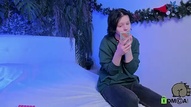 Snapshot of Alina_Mills chatting on December 27, 10:34 am Alina Mills online show from December 27, 10:34 am