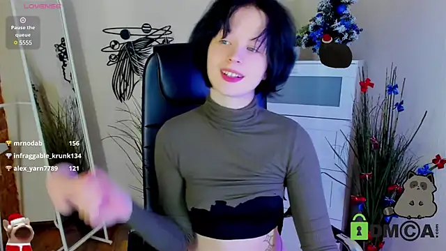 Snapshot of Alina_Mills chatting on January 1, 6:38 pm Alina Mills online show from January 1, 6:38 pm