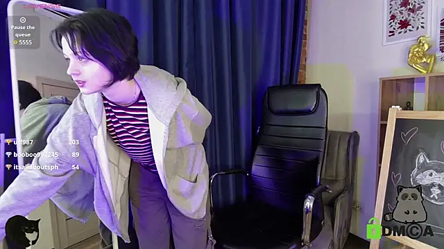 Snapshot of Alina_Mills chatting on January 2, 5:50 pm Alina Mills online show from January 2, 5:50 pm