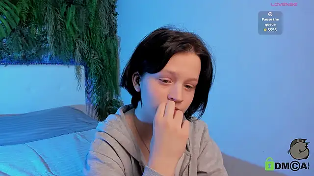 Snapshot of Alina_Mills chatting on February 3, 8:35 pm Alina Mills online show from February 3, 8:35 pm