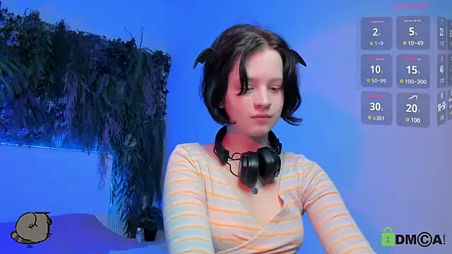 Snapshot of Alina_Mills chatting on February 6, 3:31 pm Alina Mills online show from February 6, 3:31 pm