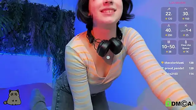 Snapshot of Alina_Mills chatting on February 6, 6:35 pm Alina Mills online show from February 6, 6:35 pm