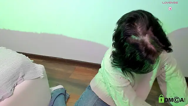 Snapshot of Alina_Mills chatting on February 14, 11:21 am Alina Mills online show from February 14, 11:21 am