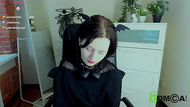 Snapshot of Alina_Mills chatting on February 21, 2:06 pm Alina Mills online show from February 21, 2:06 pm