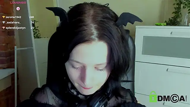 Snapshot of Alina_Mills chatting on February 26, 11:30 am Alina Mills online show from February 26, 11:30 am