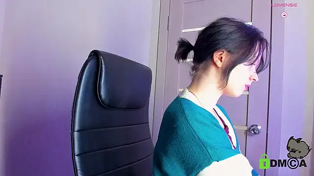 Snapshot of Alina_Mills chatting on March 13, 3:39 pm Alina Mills online show from March 13, 3:39 pm