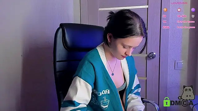 Snapshot of Alina_Mills chatting on March 13, 6:45 pm Alina Mills online show from March 13, 6:45 pm