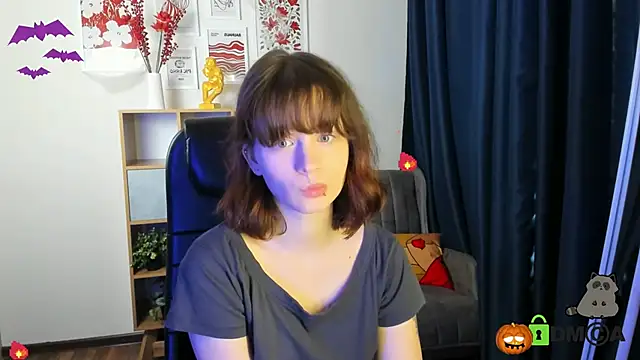 Snapshot of Alina_Mills chatting on October 29, 8:49 am Alina Mills online show from October 29, 8:49 am