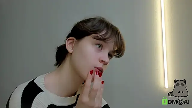 Snapshot of Alina_Mills chatting on November 4, 8:35 am Alina Mills online show from November 4, 8:35 am