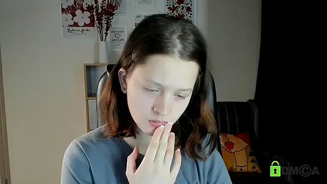 Snapshot of Alina_Mills chatting on December 5, 8:34 am Alina Mills online show from December 5, 8:34 am