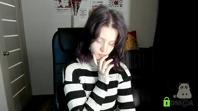 Snapshot of Alina_Mills chatting on December 14, 8:20 am Alina Mills online show from December 14, 8:20 am