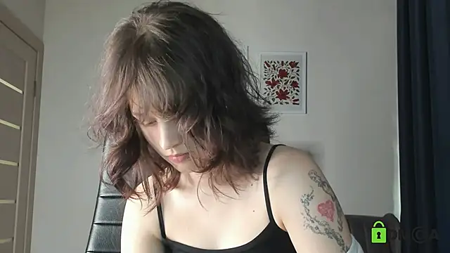 Snapshot of Alina_Mills chatting on June 20, 10:40 am Alina Mills online show from June 20, 10:40 am