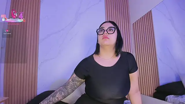 juicy led  online show from November 5, 11:10 am