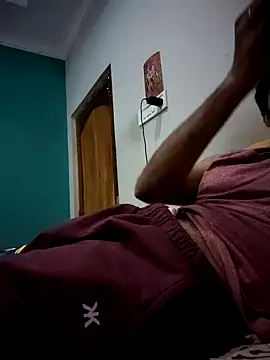 Snapshot of hairy_gun chatting on December 4, 11:02 pm hairy gun online show from December 4, 11:02 pm