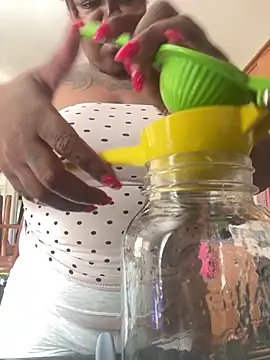 Snapshot of Goddess_Nafeesha chatting on July 1, 5:56 pm Goddess Nafeesha online show from July 1, 5:56 pm