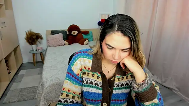 Snapshot of Alexa_Dolly12 chatting on May 13, 9:39 am Alexa Dolly12 online show from May 13, 9:39 am