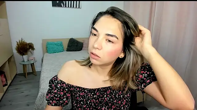 Snapshot of Alexa_Dolly12 chatting on August 4, 9:23 am Alexa Dolly12 online show from August 4, 9:23 am