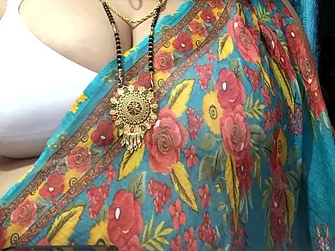 Snapshot of Desi_bhabhiii chatting on December 3, 9:33 am Desi bhabhiii online show from December 3, 9:33 am