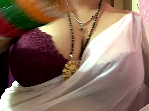 Snapshot of Desi_bhabhiii chatting on December 4, 5:17 am Desi bhabhiii online show from December 4, 5:17 am