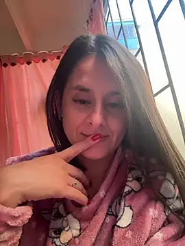 Snapshot of Alice_milf_ chatting on May 9, 11:37 am Alice milf online show from May 9, 11:37 am