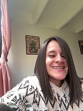 Snapshot of Alice_milf_ chatting on May 15, 5:53 pm Alice milf online show from May 15, 5:53 pm