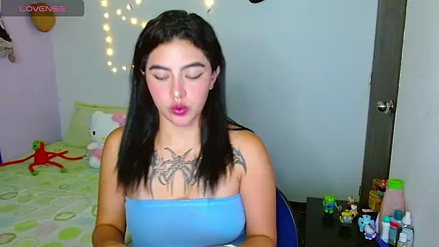 Snapshot of _luna_torres chatting on February 28, 11:23 pm luna torres online show from February 28, 11:23 pm