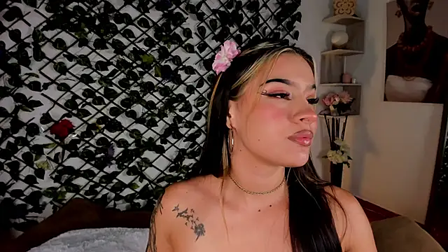 Snapshot of melody_cute10 chatting on February 17, 4:48 pm melody cute10 online show from February 17, 4:48 pm