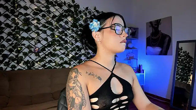 Snapshot of melody_cute10 chatting on June 8, 1:33 pm melody cute10 online show from June 8, 1:33 pm