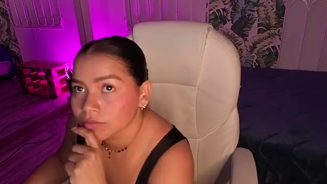 Snapshot of loly_marce chatting on May 25, 8:04 pm loly marce online show from May 25, 8:04 pm