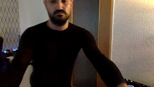 tomz0819 online show from March 15, 3:37 pm