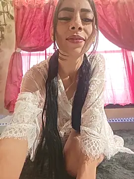 Snapshot of emma-hiill chatting on March 28, 8:30 pm emma-hiill online show from March 28, 8:30 pm