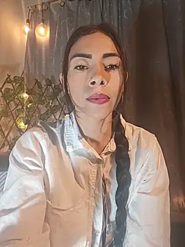 Snapshot of emma-hiill chatting on April 10, 11:20 pm emma-hiill online show from April 10, 11:20 pm