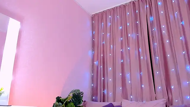 Snapshot of Elis_miracle chatting on January 14, 2:32 pm Elis miracle online show from January 14, 2:32 pm