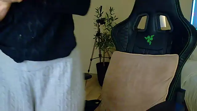 joycesilver online show from February 8, 8:40 am