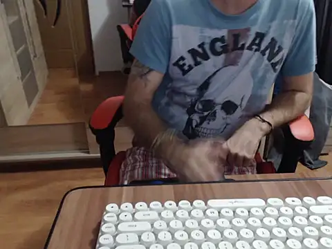 uncutguy01 online show from September 14, 5:06 am
