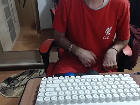 uncutguy01 online show from September 28, 5:02 am