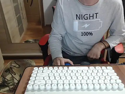 uncutguy01 online show from October 10, 4:44 am