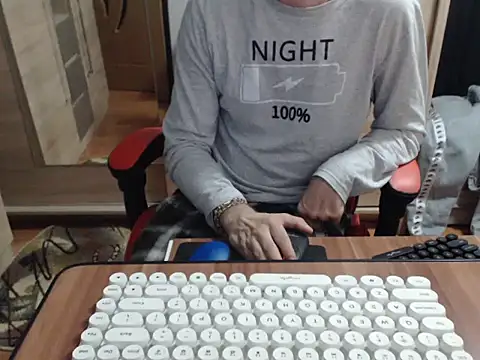 uncutguy01 online show from October 15, 4:45 am