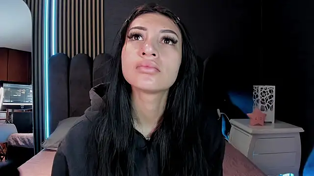 Nicolette ks  online show from June 19, 5:01 am