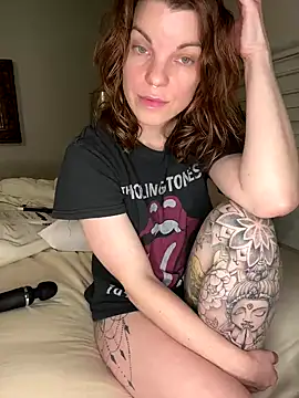 Snapshot of wildefaye chatting on November 13, 9:03 pm wildefaye online show from November 13, 9:03 pm