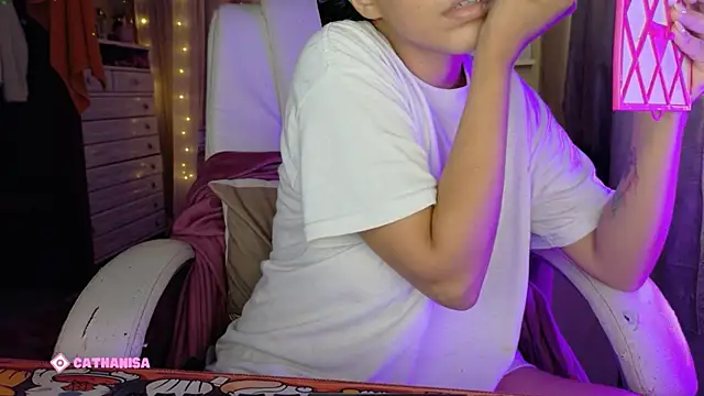 AllisonCatUwU online show from November 1, 4:20 pm