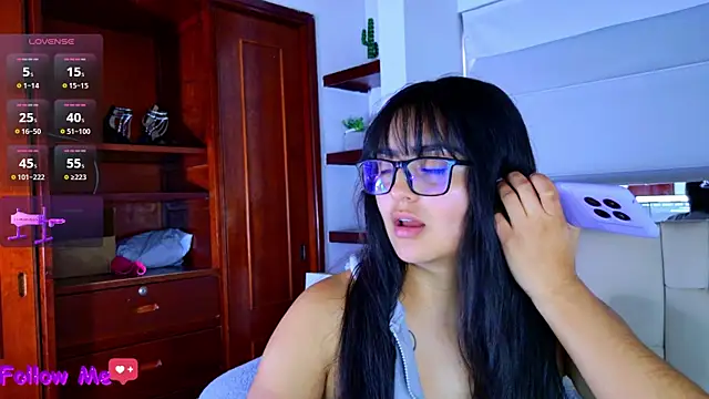 Snapshot of scarlleth_ chatting on November 6, 12:17 pm scarlleth online show from November 6, 12:17 pm