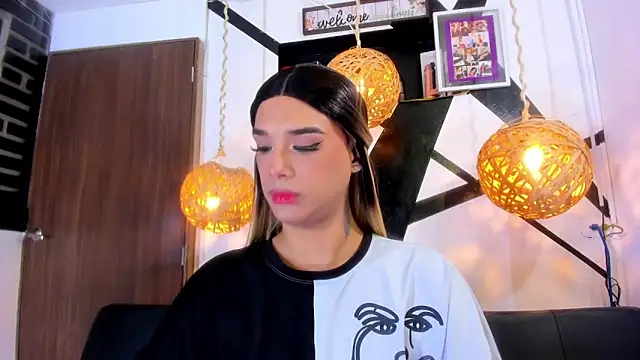 victoria aleia  online show from October 27, 1:09 am