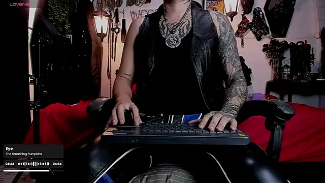 Snapshot of allanhurtss chatting on May 22, 5:40 pm allanhurtss online show from May 22, 5:40 pm