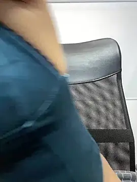 Snapshot of Isakeys_ chatting on July 25, 5:32 pm Isakeys online show from July 25, 5:32 pm