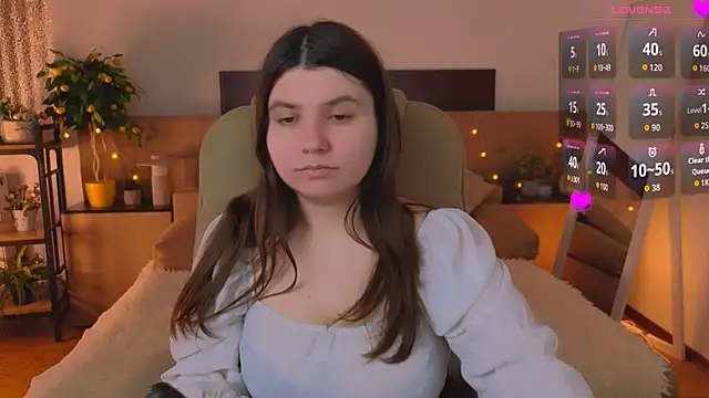 Snapshot of Viola__Shy chatting on May 6, 10:04 pm Viola Shy online show from May 6, 10:04 pm