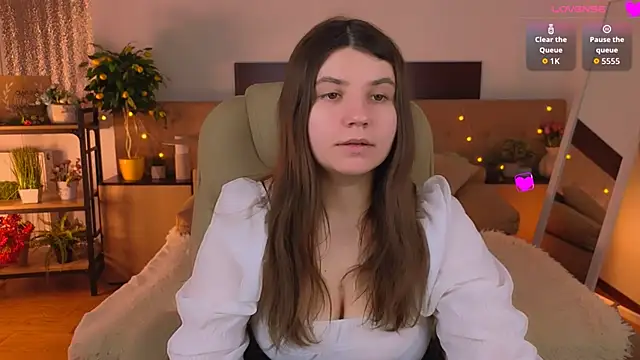 Snapshot of Viola__Shy chatting on May 7, 8:58 pm Viola Shy online show from May 7, 8:58 pm