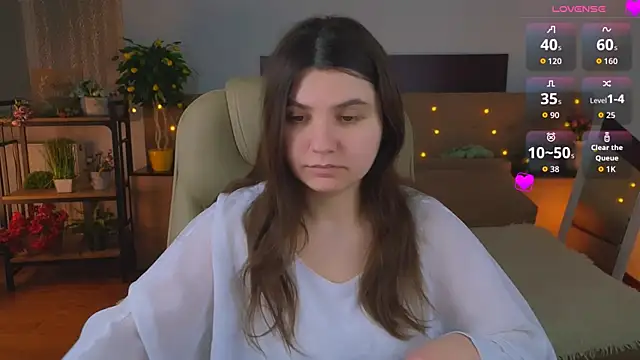 Snapshot of Viola__Shy chatting on May 9, 8:36 pm Viola Shy online show from May 9, 8:36 pm