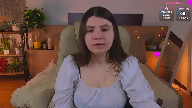 Snapshot of Viola__Shy chatting on May 18, 8:25 pm Viola Shy online show from May 18, 8:25 pm