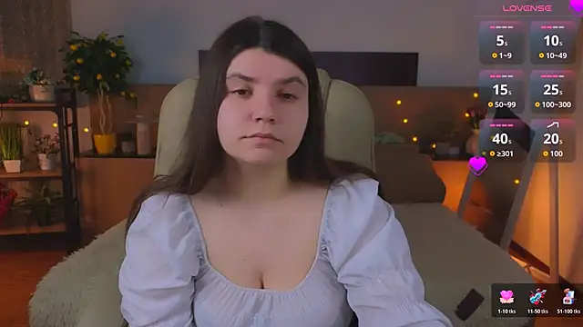 Snapshot of Viola__Shy chatting on May 24, 8:36 pm Viola Shy online show from May 24, 8:36 pm